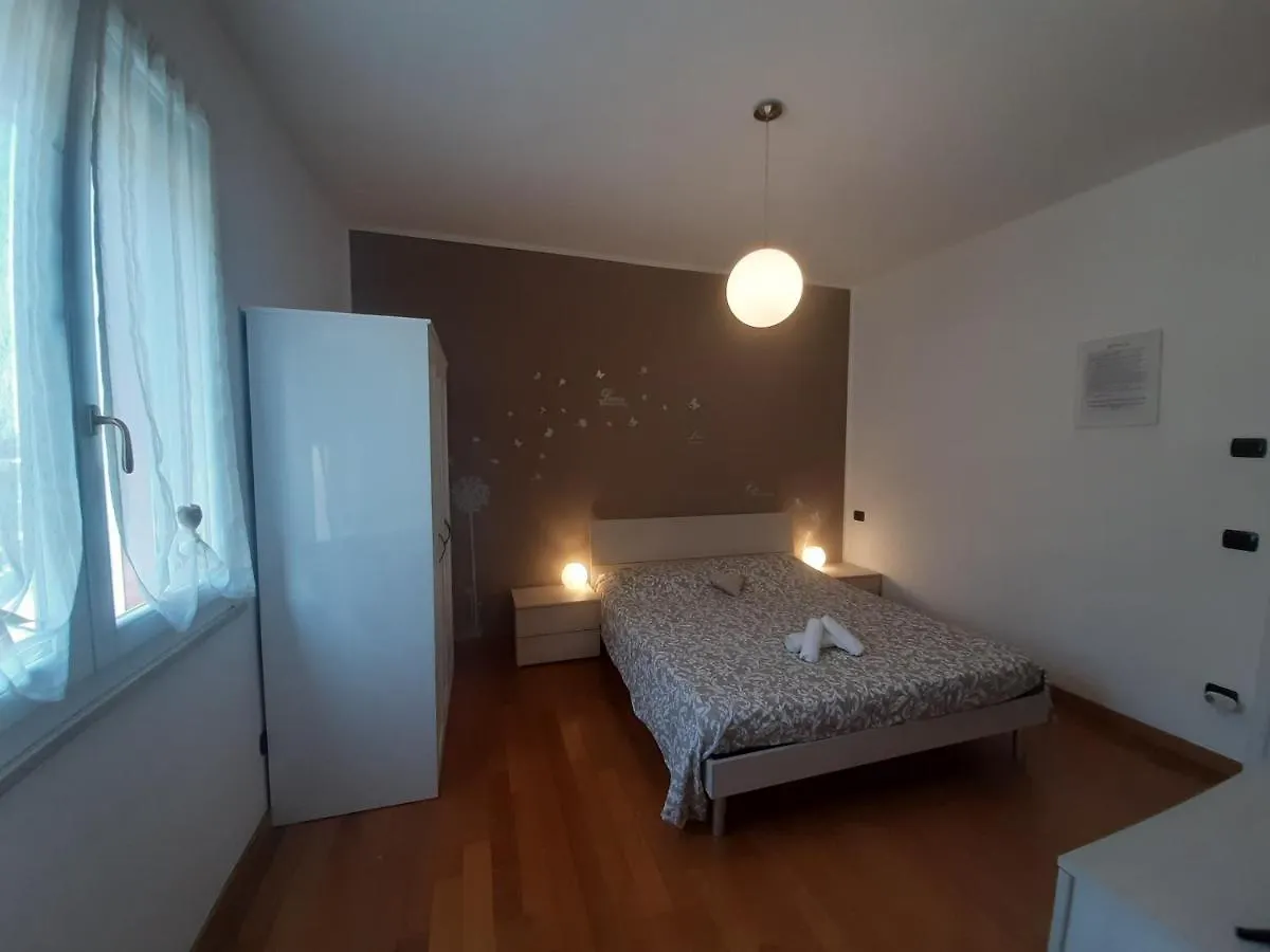 Villa Garden Lodge Desenzano del Garda 0*,  Italia